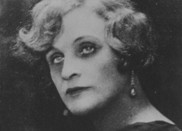 Литературно-музыкальный спектакль «Неоконченное танго» — это дань уважения и восхищения этой, как писал Михаил Зощенко, «са...