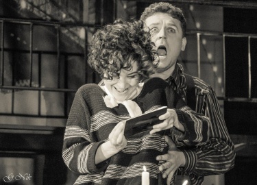 Что у мужчины в голове, когда ему за тридцать, он разведён и живёт один? Снова влюбиться? Но наш герой не спешит этого делать: один раз обжегшись, ...