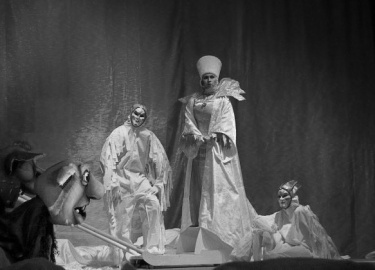 Как для обывателя построить дом, вырастить сына, посадить дерево – программа-минимум, так для хорошего крепкого театра – построить зал,...