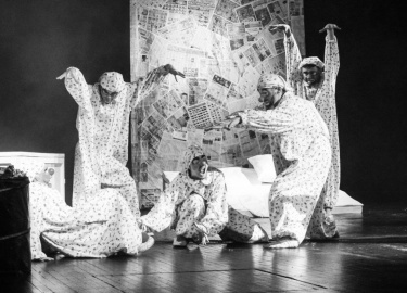 Недавно я посетил постановку театра «Ad LIBERUM» Лунатик шоу. Она состоит из разных сценок, в которых играют немые клоуны мимы. Сами сц...